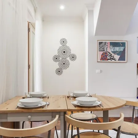Spacious 7bed In Arroios Lisboa