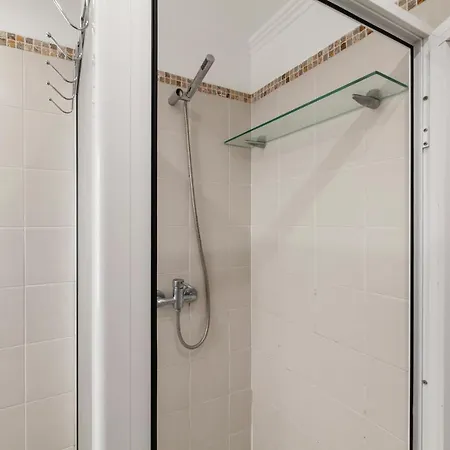 Spacious 7bed In Arroios Daire