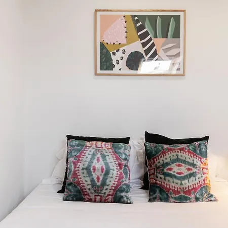 Spacious 7bed In Arroios Lisboa