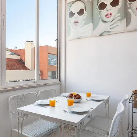 Spacious 7bed In Arroios Appartamento *